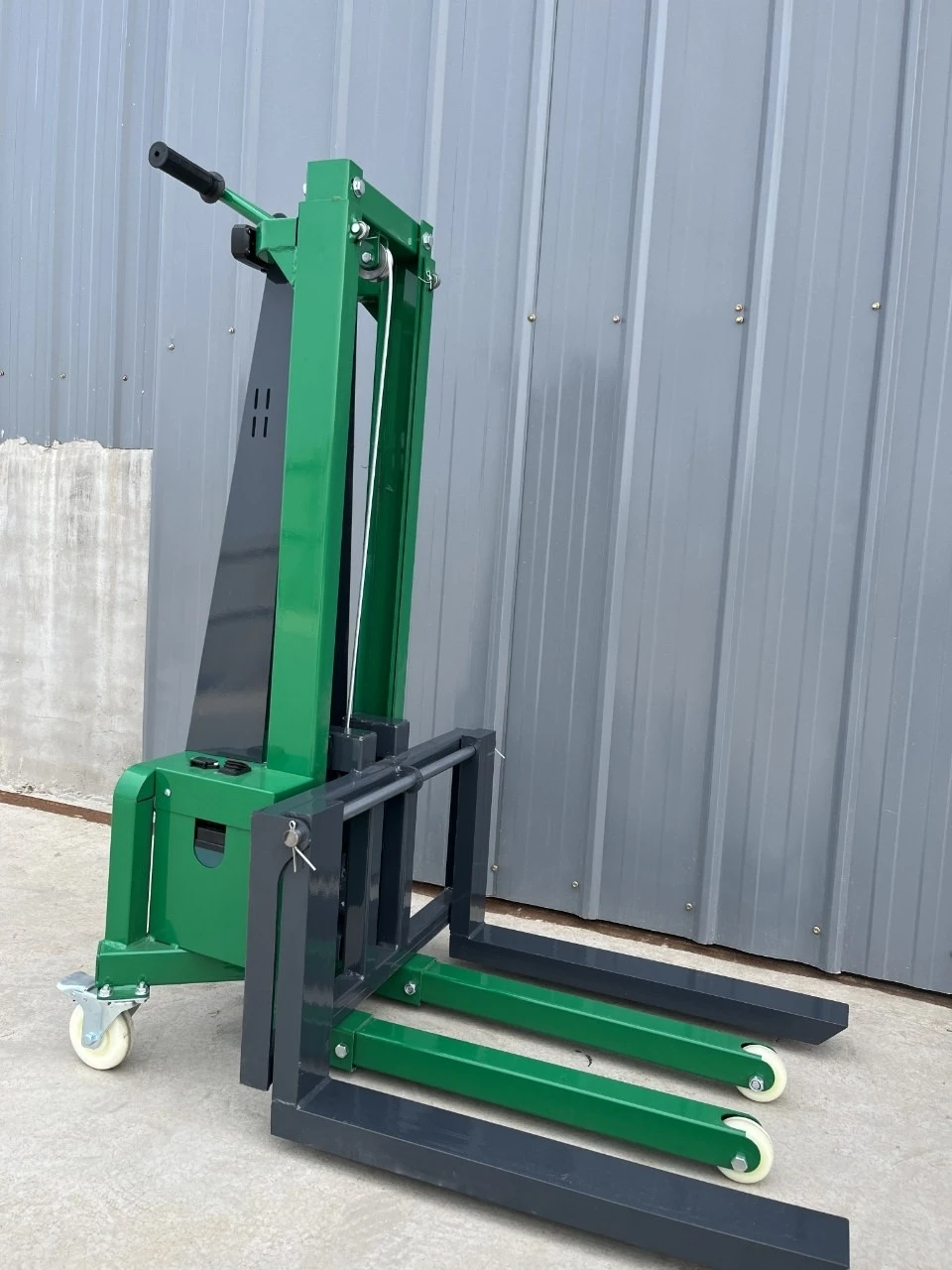 Portable Compact Forklift With Movable Fork price