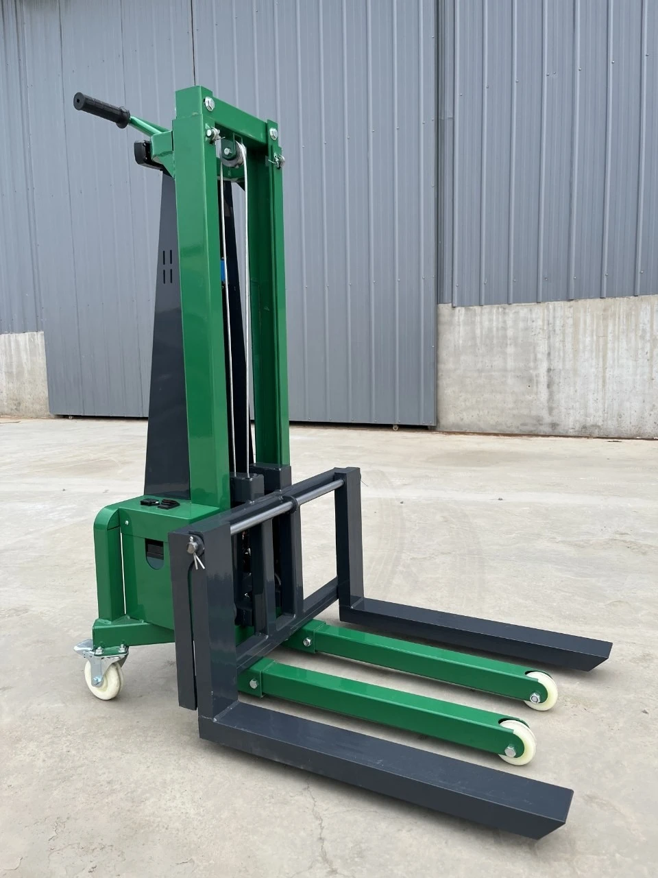 Portable Compact Forklift With Movable Fork high quality